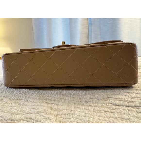 CHANEL CLASSIC DOUBLE FLAP MEDIUM CAVIAR LEATHER - LIKE NEW CONDITION - Picture 8 of 16
